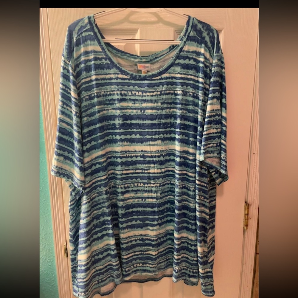 LuLaRoe 3xl Blue Design Boyfriend Tee